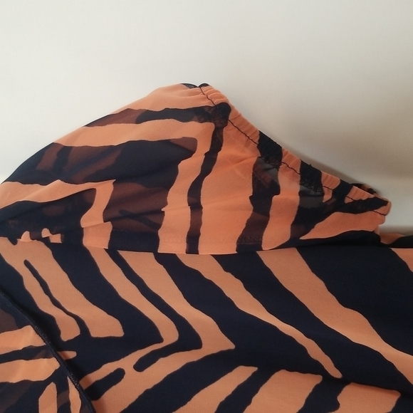 Needle & Thread Pink and Navy Zebra Print V Neck A-Line Dress with Ruffles Sz: L - Picture 10 of 14